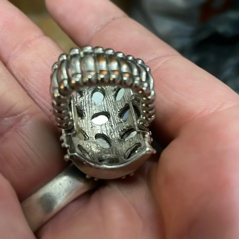 Adjustable, blue stones set in metal ring. - Picture 6 of 6